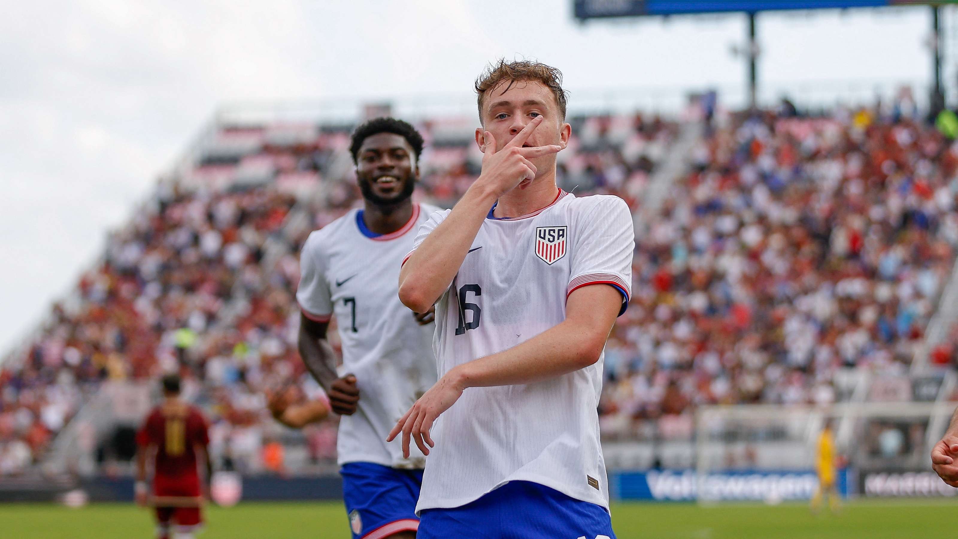 在这次采访 在这次采访